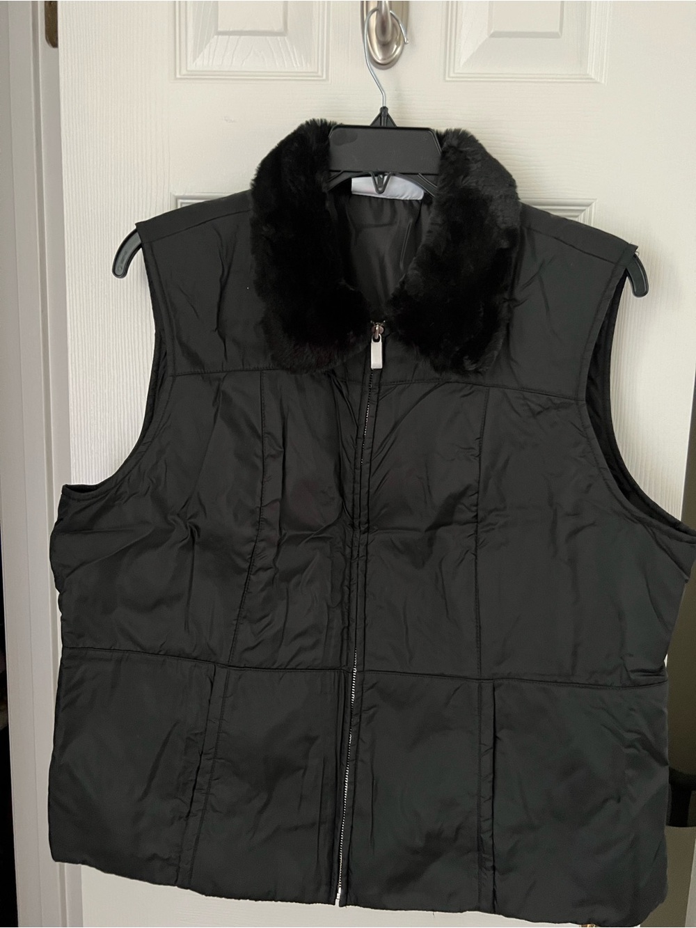 Liz Claiborne Black Quilted Vest with Faux Fur Collar